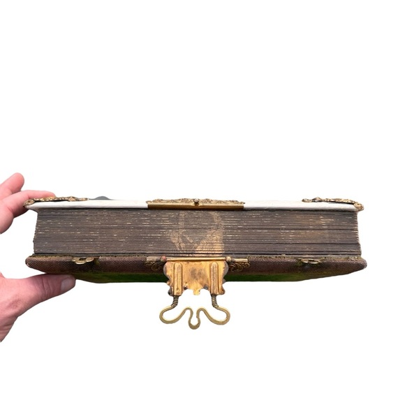 Antique Victorian Wood Leather Album Cherubs Ormolu Latch Accents Cabinet Cards - Picture 12 of 16